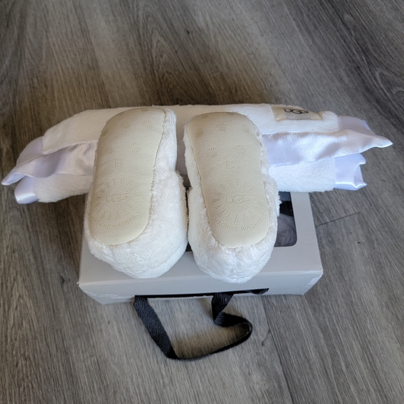 UGG Infant Bixbee and Lovely Blanket - Picture 4 of 9
